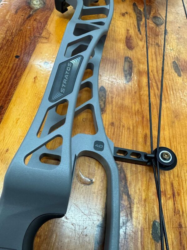 hoyt stratos compound bow