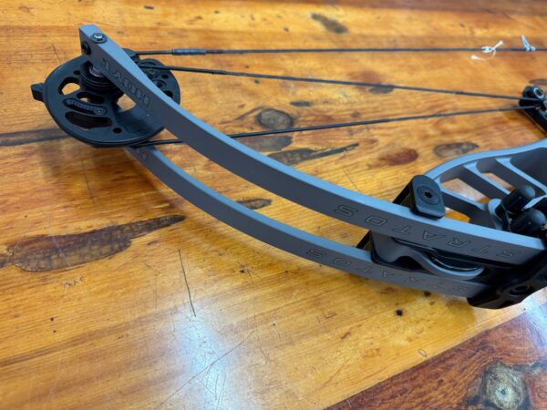 hoyt stratos compound bow