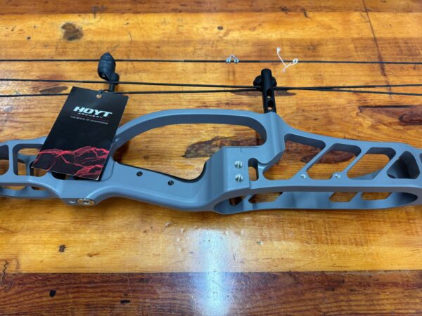 hoyt stratos compound bow